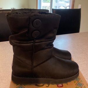 Boots, not water proof.  Used for fashion and warmth.